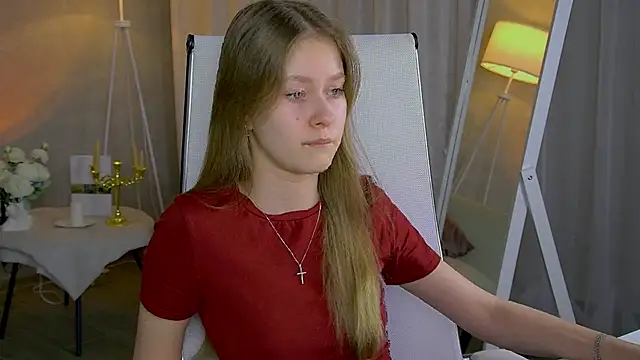 Snapshot of EveMundie chatting on March 3, 9:15 am EveMundie online show from March 3, 9:15 am