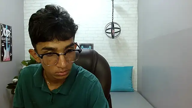 Snapshot of Martin_Linares chatting on February 17, 5:43 pm Martin Linares online show from February 17, 5:43 pm