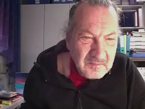 Snapshot of HMStraps01 chatting on December 9, 10:54 am HMStraps01 online show from December 9, 10:54 am