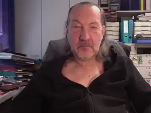 Snapshot of HMStraps01 chatting on December 23, 11:25 am HMStraps01 online show from December 23, 11:25 am