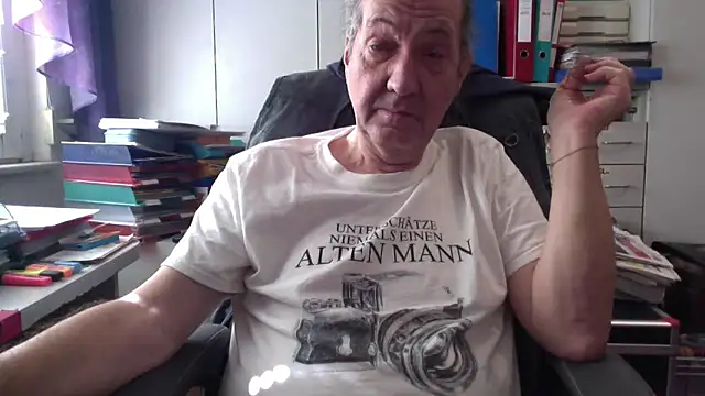 Snapshot of HMStraps01 chatting on February 25, 10:26 am HMStraps01 online show from February 25, 10:26 am