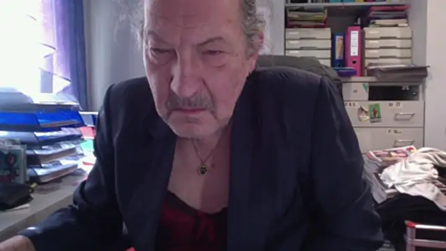 Snapshot of HMStraps01 chatting on February 23, 11:40 am HMStraps01 online show from February 23, 11:40 am