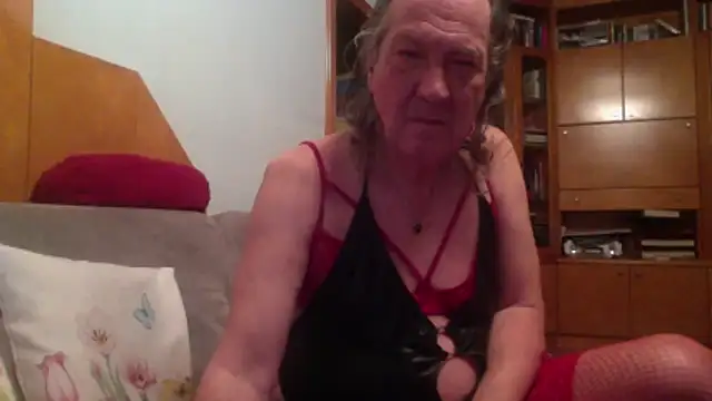 Snapshot of HMStraps01 chatting on March 2, 5:53 pm HMStraps01 online show from March 2, 5:53 pm