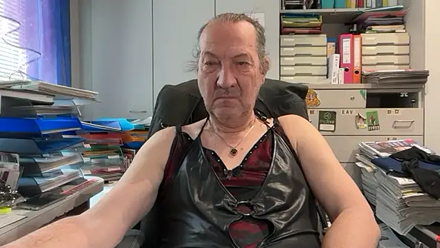 HMStraps01 online show from April 20, 9:45 am