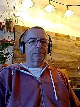 Snapshot of Xavspank2 chatting on March 9, 10:41 am Xavspank2 online show from March 9, 10:41 am
