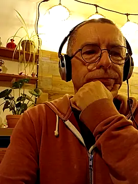 Snapshot of Xavspank2 chatting on March 15, 7:09 pm Xavspank2 online show from March 15, 7:09 pm