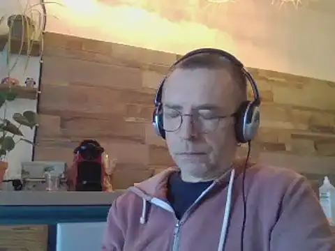 Snapshot of Xavspank2 chatting on March 16, 8:29 am Xavspank2 online show from March 16, 8:29 am