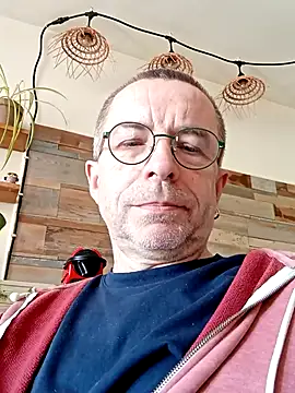 Snapshot of Xavspank2 chatting on March 17, 2:31 pm Xavspank2 online show from March 17, 2:31 pm