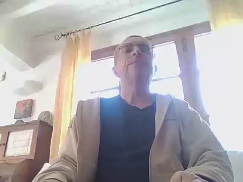 Snapshot of Xavspank2 chatting on April 1, 12:28 pm Xavspank2 online show from April 1, 12:28 pm
