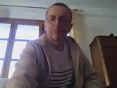 Snapshot of Xavspank2 chatting on April 5, 7:49 am Xavspank2 online show from April 5, 7:49 am