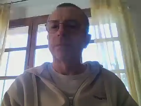 Snapshot of Xavspank2 chatting on April 6, 8:04 am Xavspank2 online show from April 6, 8:04 am