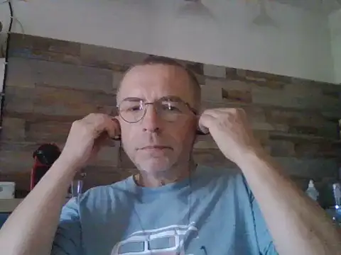 Snapshot of Xavspank2 chatting on May 26, 7:37 am Xavspank2 online show from May 26, 7:37 am