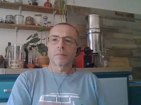 Snapshot of Xavspank2 chatting on June 15, 9:55 am Xavspank2 online show from June 15, 9:55 am