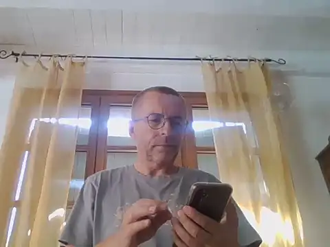 Snapshot of Xavspank2 chatting on June 17, 1:23 pm Xavspank2 online show from June 17, 1:23 pm