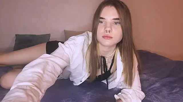 Snapshot of CarolinePepper chatting on February 18, 7:19 pm CarolinePepper online show from February 18, 7:19 pm
