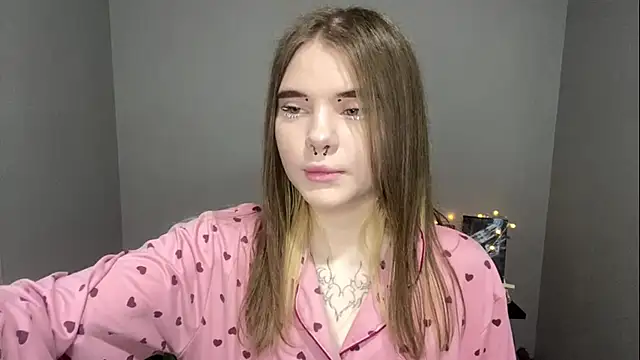 Snapshot of CarolinePepper chatting on March 4, 5:13 pm CarolinePepper online show from March 4, 5:13 pm