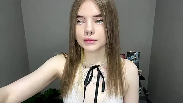 Snapshot of CarolinePepper chatting on March 8, 8:14 pm CarolinePepper online show from March 8, 8:14 pm