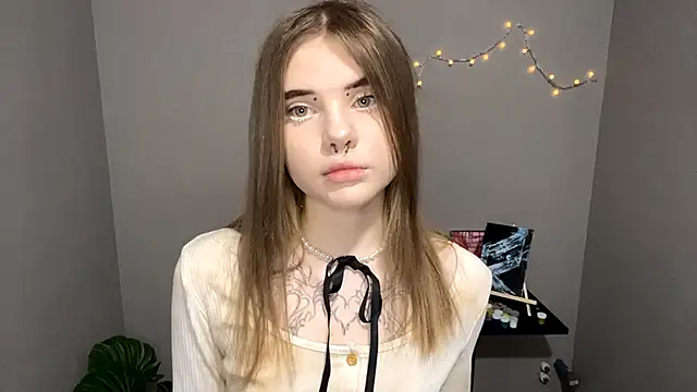 Snapshot of CarolinePepper chatting on March 20, 5:15 pm CarolinePepper online show from March 20, 5:15 pm