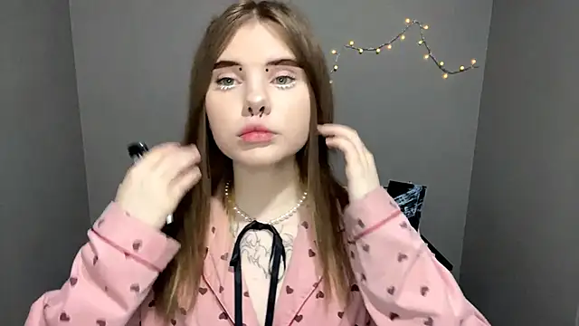 Snapshot of CarolinePepper chatting on March 22, 5:09 pm CarolinePepper online show from March 22, 5:09 pm