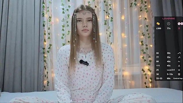 Snapshot of CarolinePepper chatting on January 17, 2:00 pm CarolinePepper online show from January 17, 2:00 pm