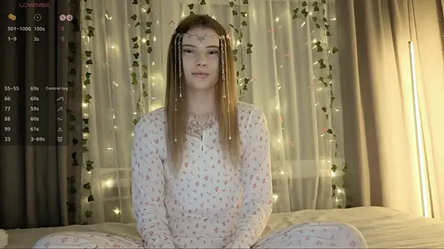 Snapshot of CarolinePepper chatting on February 1, 2:15 pm CarolinePepper online show from February 1, 2:15 pm