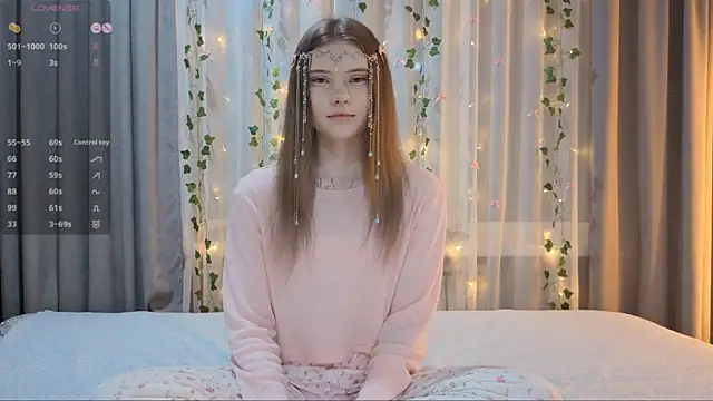 Snapshot of CarolinePepper chatting on February 4, 2:45 pm CarolinePepper online show from February 4, 2:45 pm