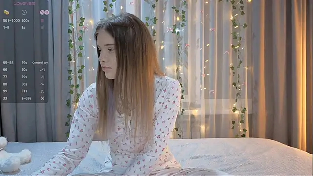 Snapshot of CarolinePepper chatting on February 7, 2:10 pm CarolinePepper online show from February 7, 2:10 pm