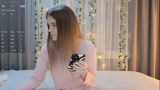 Snapshot of CarolinePepper chatting on February 11, 2:11 pm CarolinePepper online show from February 11, 2:11 pm