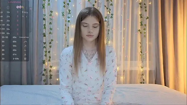 Snapshot of CarolinePepper chatting on February 12, 2:12 pm CarolinePepper online show from February 12, 2:12 pm