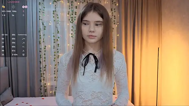 Snapshot of CarolinePepper chatting on February 15, 1:31 pm CarolinePepper online show from February 15, 1:31 pm