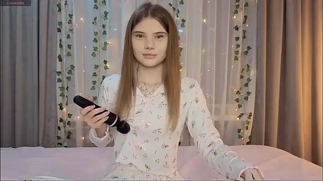 Snapshot of CarolinePepper chatting on February 19, 1:40 pm CarolinePepper online show from February 19, 1:40 pm