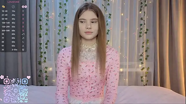 Snapshot of CarolinePepper chatting on February 27, 1:55 pm CarolinePepper online show from February 27, 1:55 pm