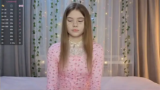 Snapshot of CarolinePepper chatting on February 28, 1:45 pm CarolinePepper online show from February 28, 1:45 pm