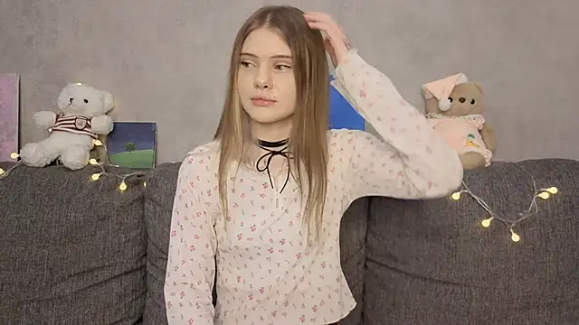 CarolinePepper online show from May 28, 1:30 pm