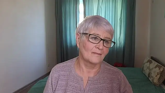 Snapshot of Sandra_Snowflake chatting on October 8, 11:52 am Sandra Snowflake online show from October 8, 11:52 am