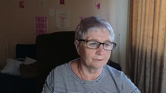 Sandra Snowflake online show from May 27, 4:09 am