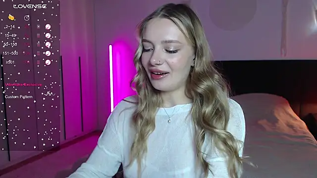 LunaticaBae online show from February 24, 1:02 am