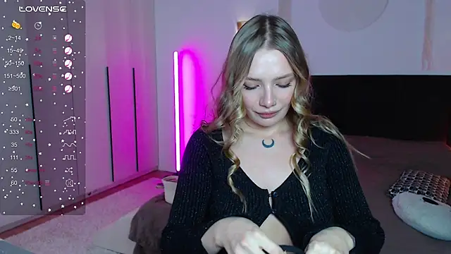 LunaticaBae online show from February 27, 1:05 am