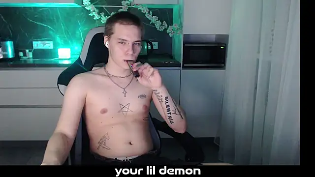Snapshot of yourlildemon chatting on February 28, 7:04 pm yourlildemon online show from February 28, 7:04 pm