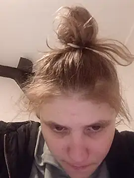 Snapshot of mokra_olka chatting on February 15, 8:22 pm mokra olka online show from February 15, 8:22 pm