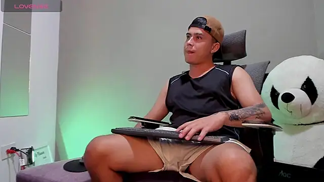 mattiwsmorris  online show from October 24, 7:49 am