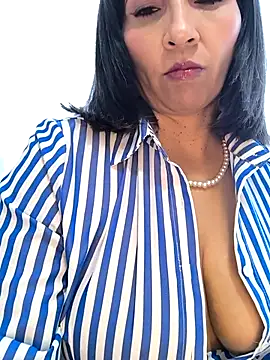 Mrsvictoriaaa online show from January 18, 7:50 pm