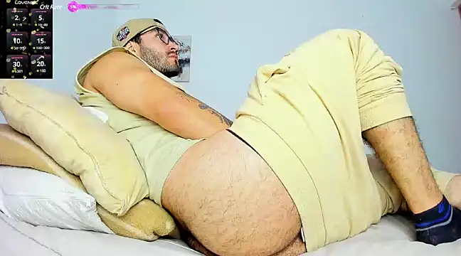 Snapshot of jeyco_santino chatting on February 28, 10:50 pm jeyco santino online show from February 28, 10:50 pm