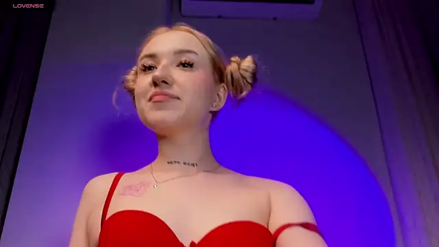 Snapshot of millypopa chatting on March 19, 6:44 pm millypopa online show from March 19, 6:44 pm