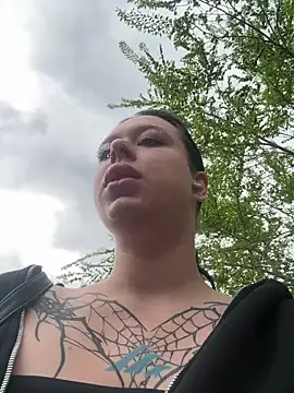 AlishaPrettyBlade online show from May 29, 4:21 am