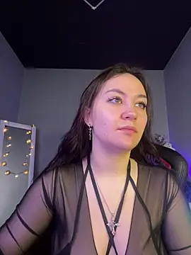 AshleySkott  online show from March 18, 7:30 am