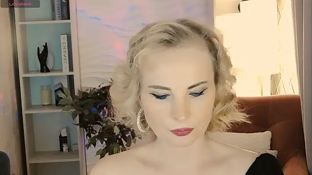 Snapshot of Sandra_Kind chatting on March 3, 5:35 am Sandra Kind online show from March 3, 5:35 am