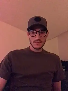 Snapshot of yoyoboy988 chatting on March 8, 7:42 pm yoyoboy988 online show from March 8, 7:42 pm