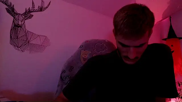 Snapshot of yoyoboy988 chatting on September 29, 8:24 pm yoyoboy988 online show from September 29, 8:24 pm