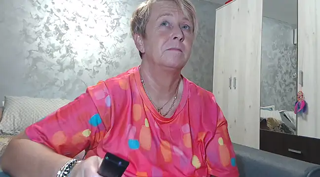 RosesandLillies online show from February 6, 5:51 pm